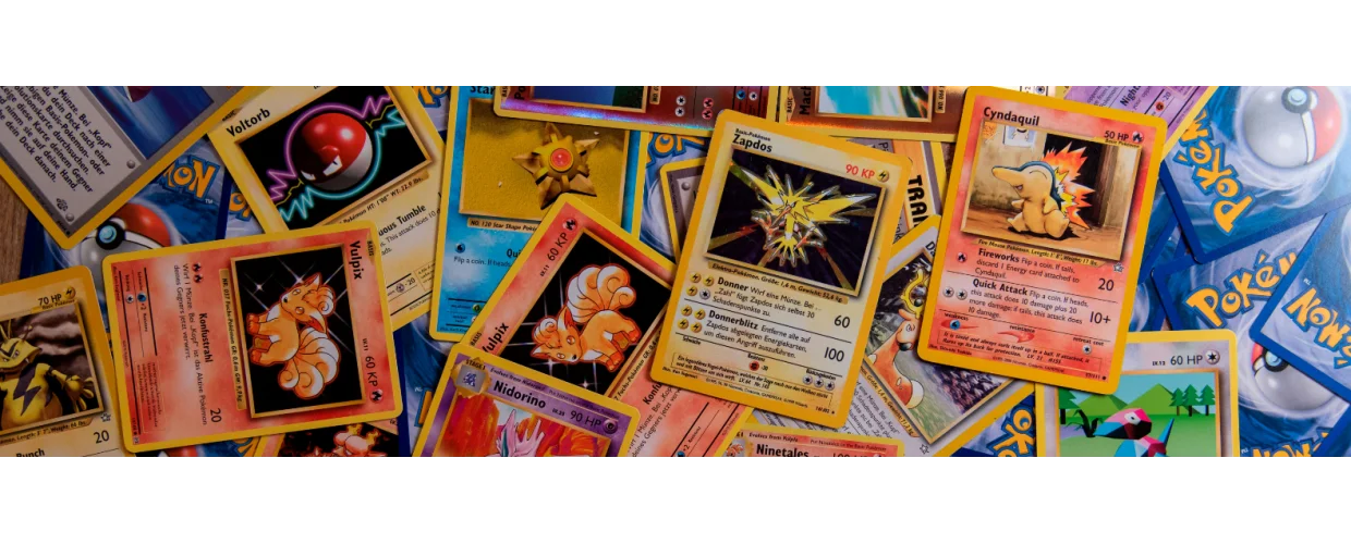 Collage af Pokémon-kort fra ShopTurs side om Pokémon-arrangementer.