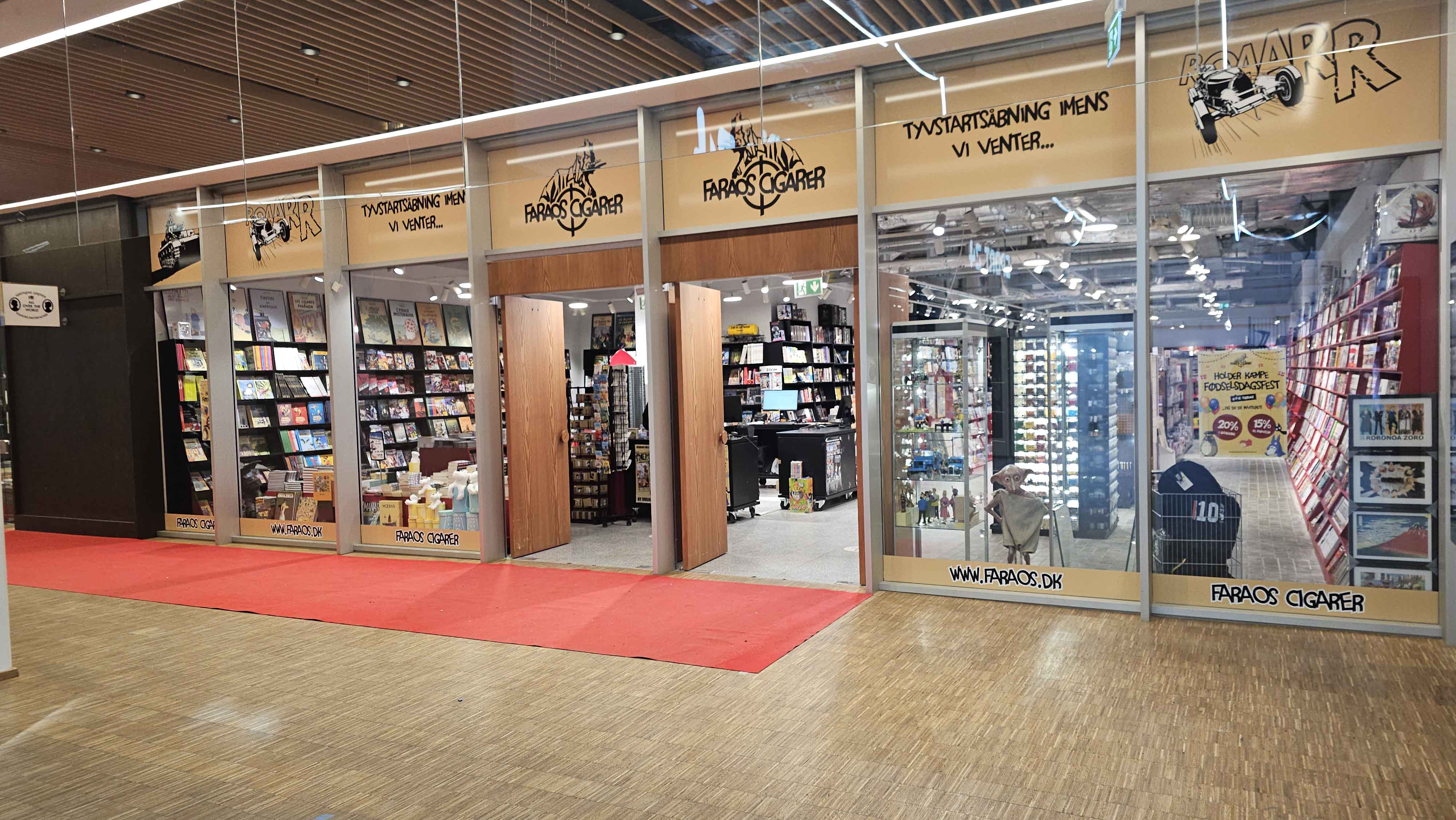 Indgangen til Faraos Cigarers butik i Lyngby Storcenter.